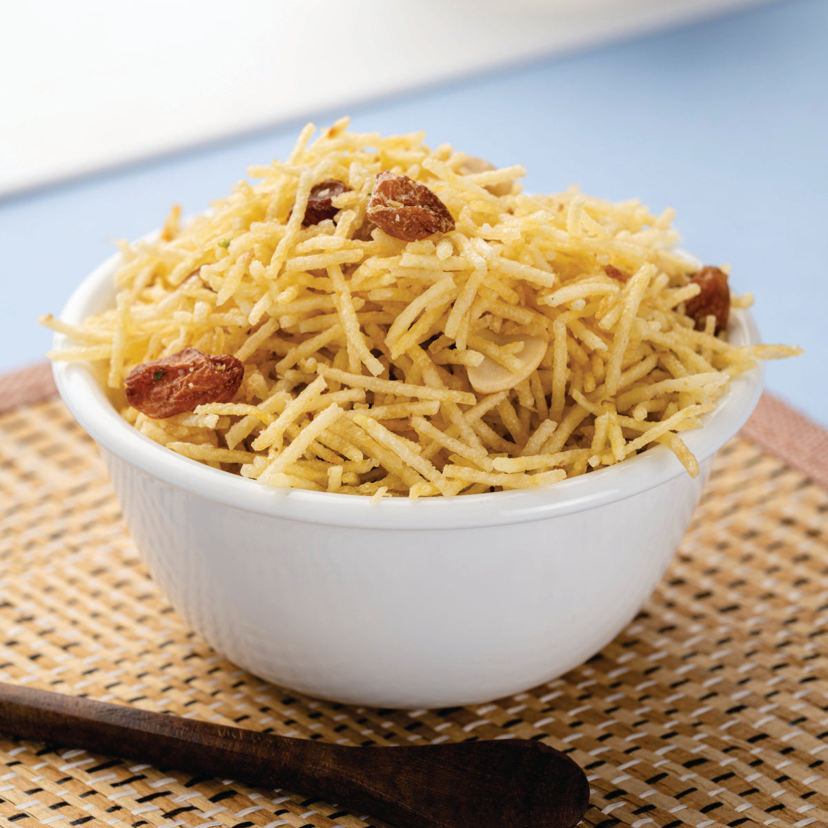 Heerson Farali Chivda. Roasted peanuts and potato shreds blend.