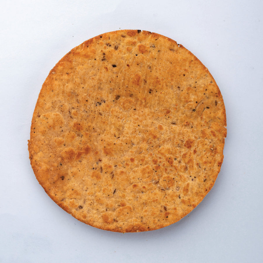 Garlic-flavoured khakhra by Heerson. Thin & crispy wheat snack.
