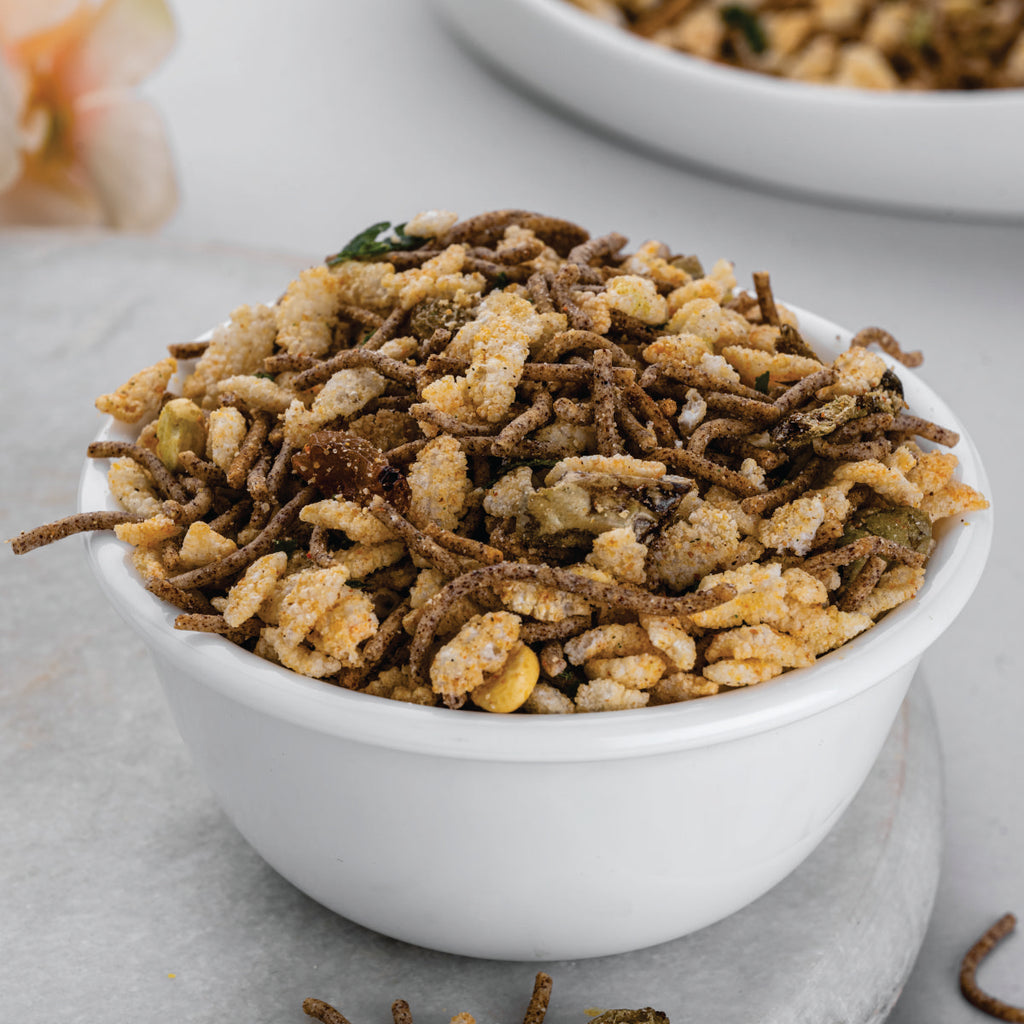 Heerson Jowar Chiwda. Flattened sorghum flakes and peanuts blend.
