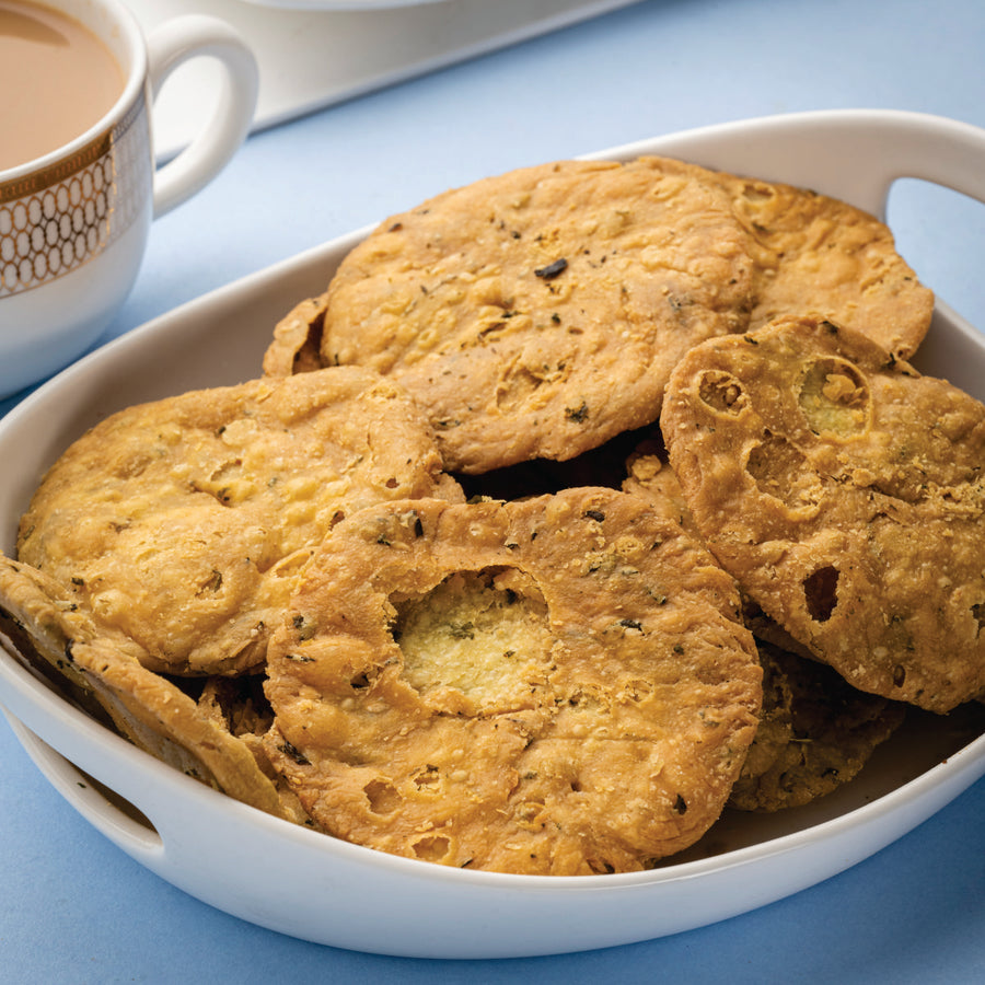 Heerson Mathadi Big (Methi Puri). Premium fenugreek-flavored snack.
ear-me